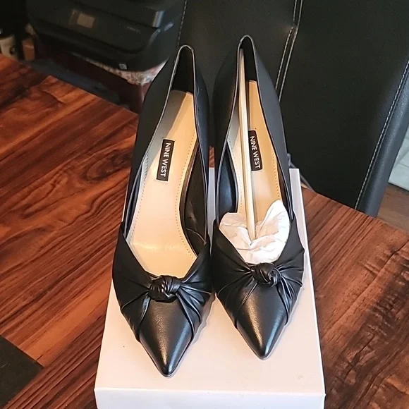 Nine West Elegant Black Knotted Heels - Picture 4 of 5